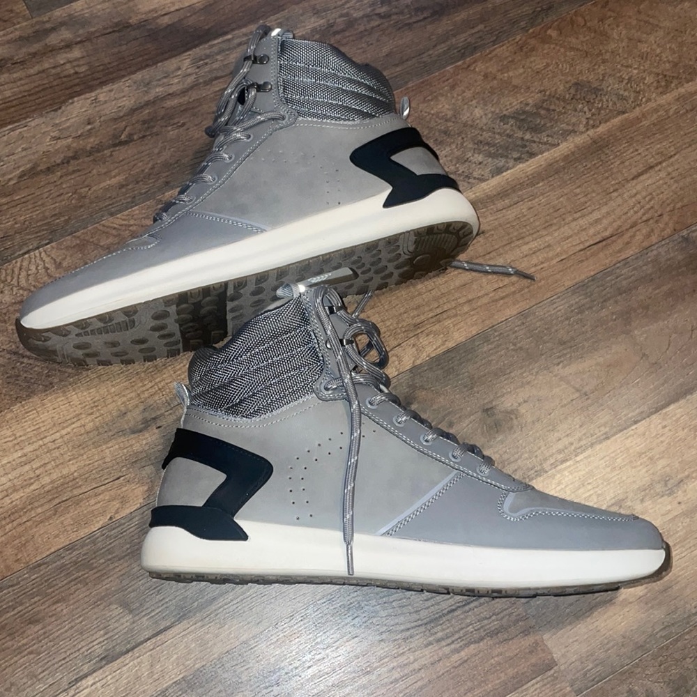 Mens sneakers size 10